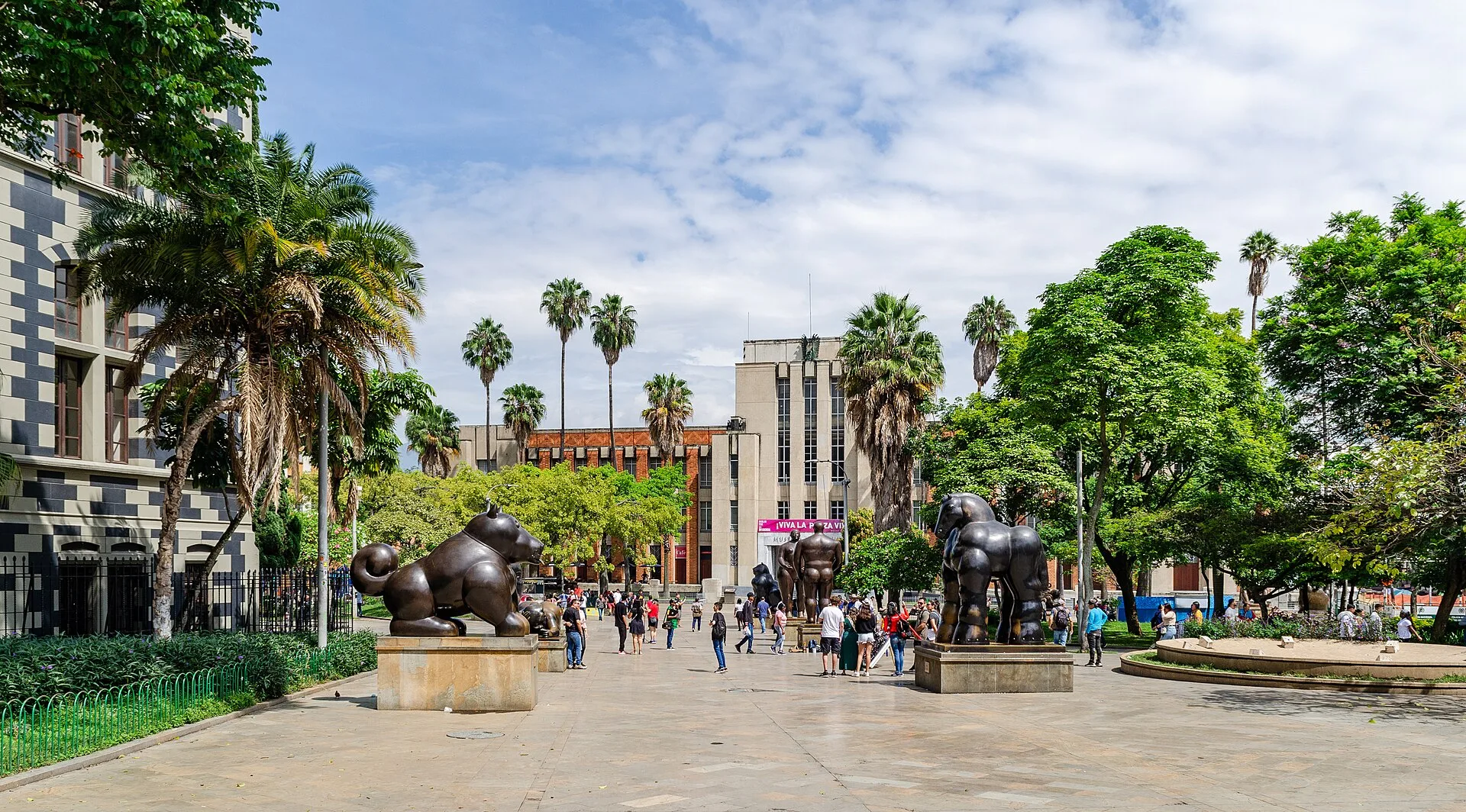 ️ 4. Le Museo de Antioquia et les sculptures de Botero